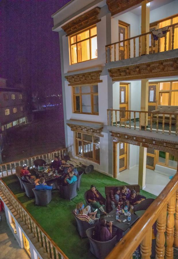 Raybo Hostel เลห์ ภายนอก รูปภาพ
